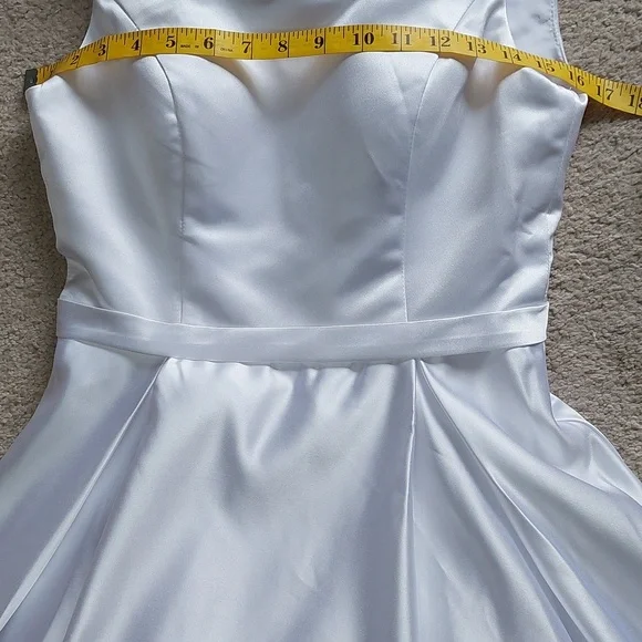 White 1950s Style Satin A-Line Tea Length Wedding Dress and Bow Veil Sz 6 - Picture 13 of 17